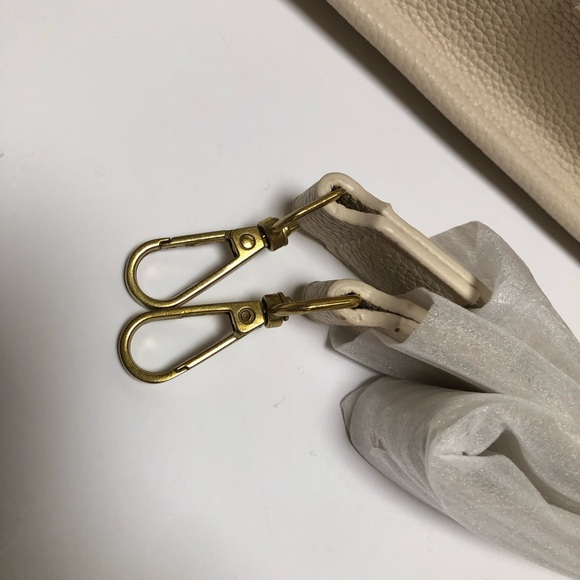 Levynia Leather Cream Crossbody Bag NWT - Picture 12 of 13